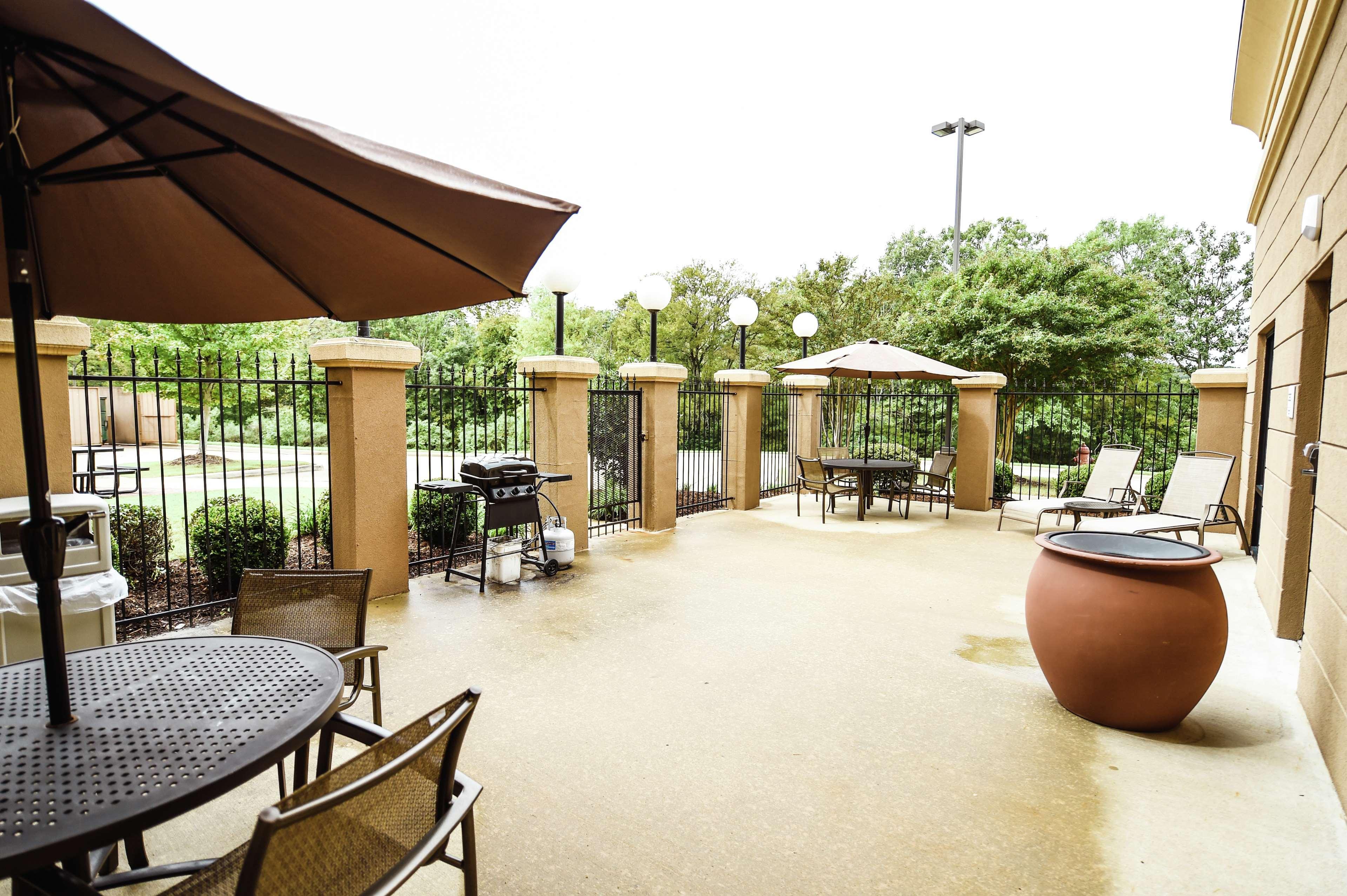 Hampton Inn & Suites Pine Bluff Exteriör bild