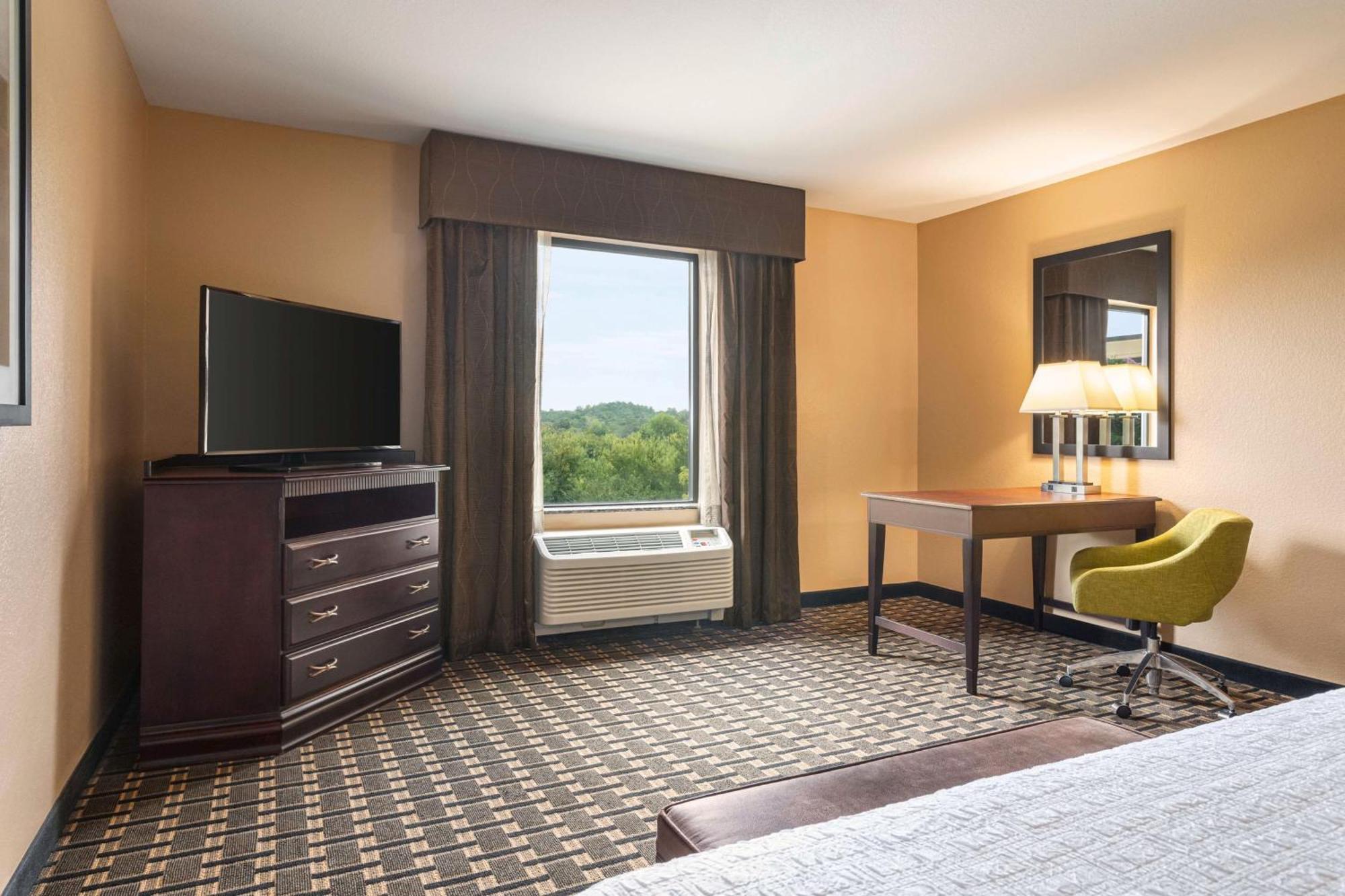 Hampton Inn & Suites Pine Bluff Exteriör bild