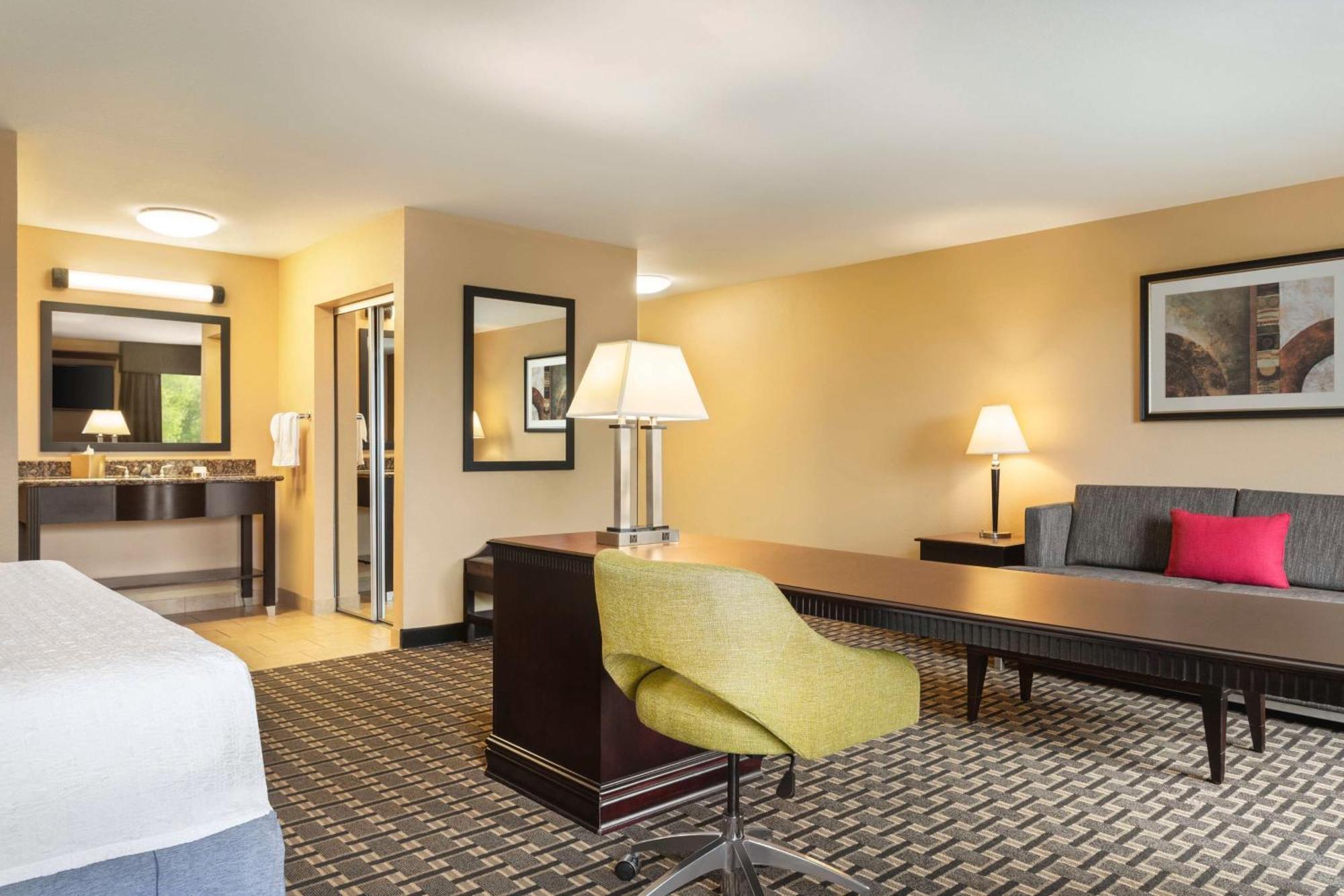 Hampton Inn & Suites Pine Bluff Exteriör bild
